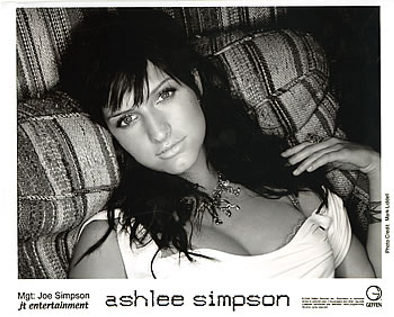 Ashlee Simpson: Pieces of Me (2004)