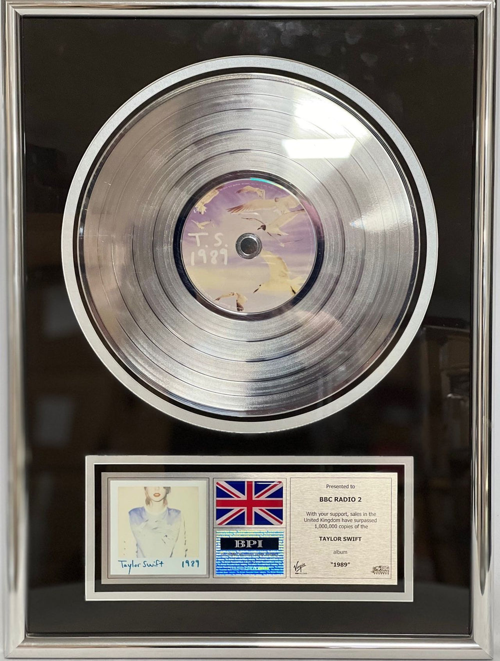 Taylor Swift 1989 - BPI Certified Platinum Award UK award disc PLATINUM AWARD